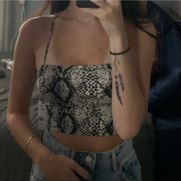 snake print lace up crop top - Picture 1 of 8